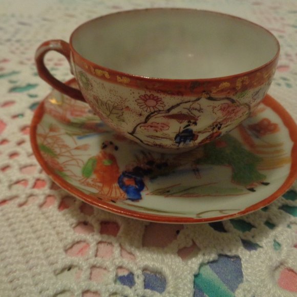 VINTAGE ASIAN PAINTED PORCELAIN CUP & SAUCER - Picture 8 of 8